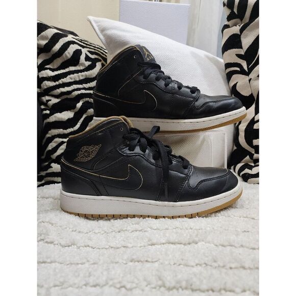 Jordan 1 Mid Black Metallic Gold 5.5Y - Picture 3 of 7